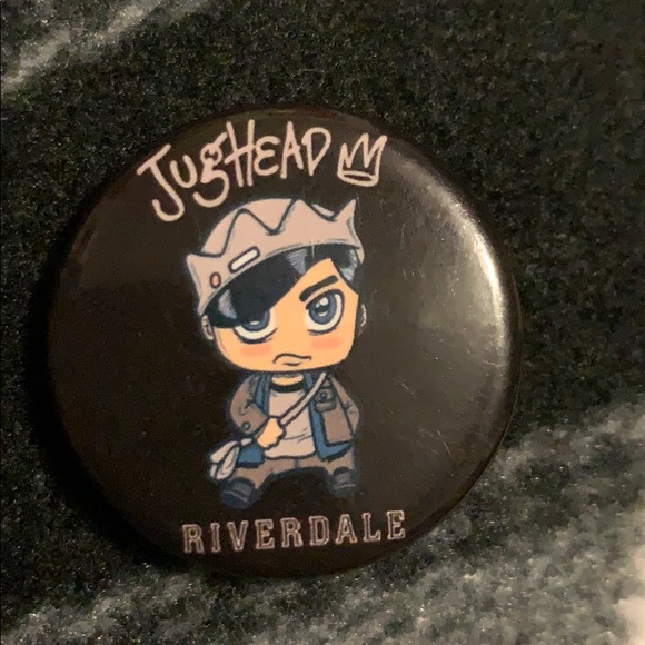 7pc Riverdale hot topic pin bundle - Picture 7 of 8